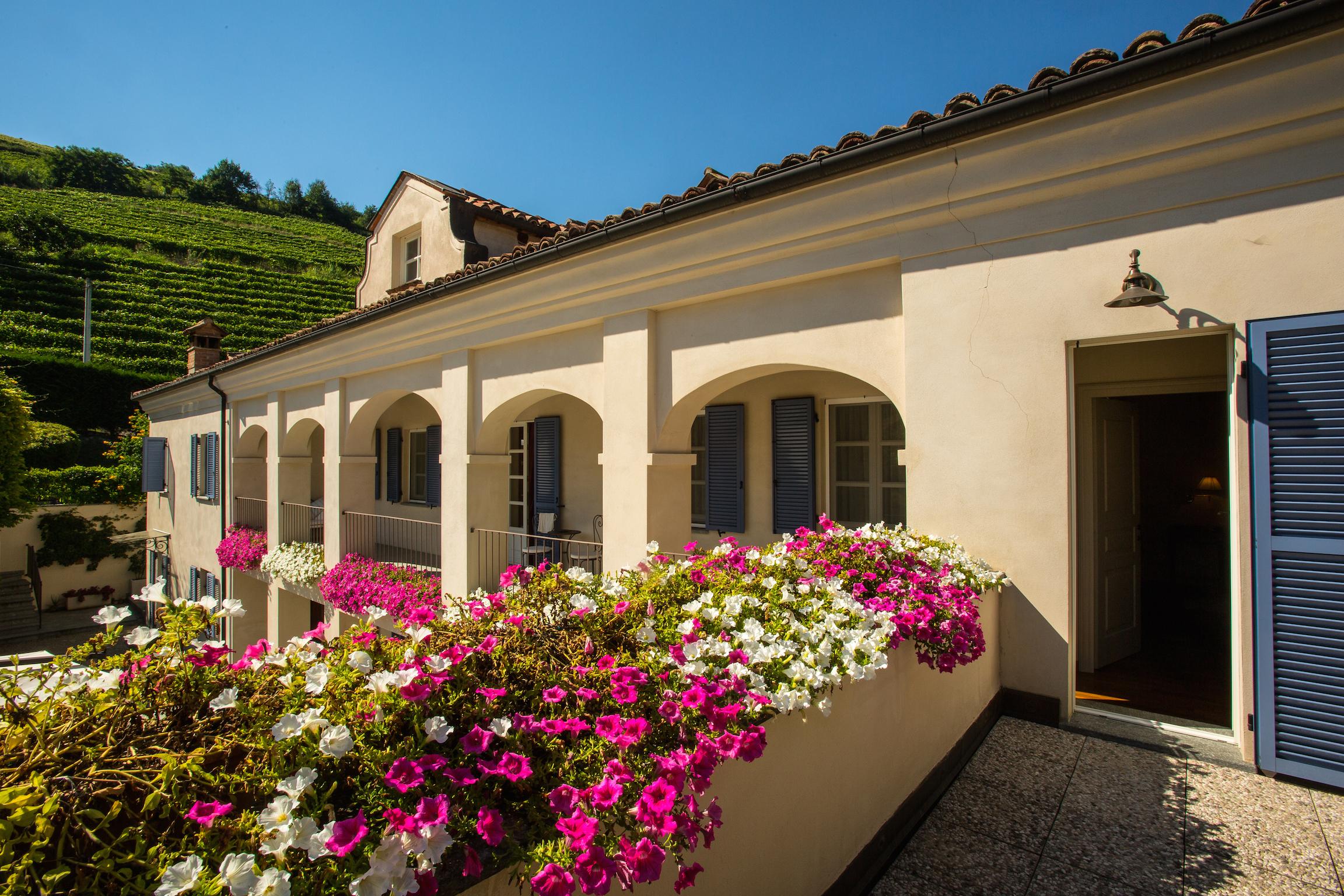 Marcarini Agriturismo Neviglie Exterior foto