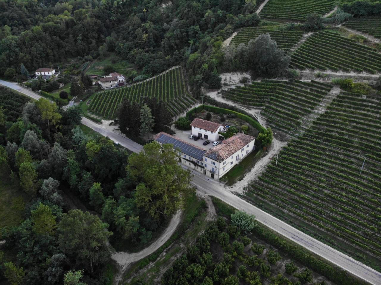 Marcarini Agriturismo Neviglie Exterior foto