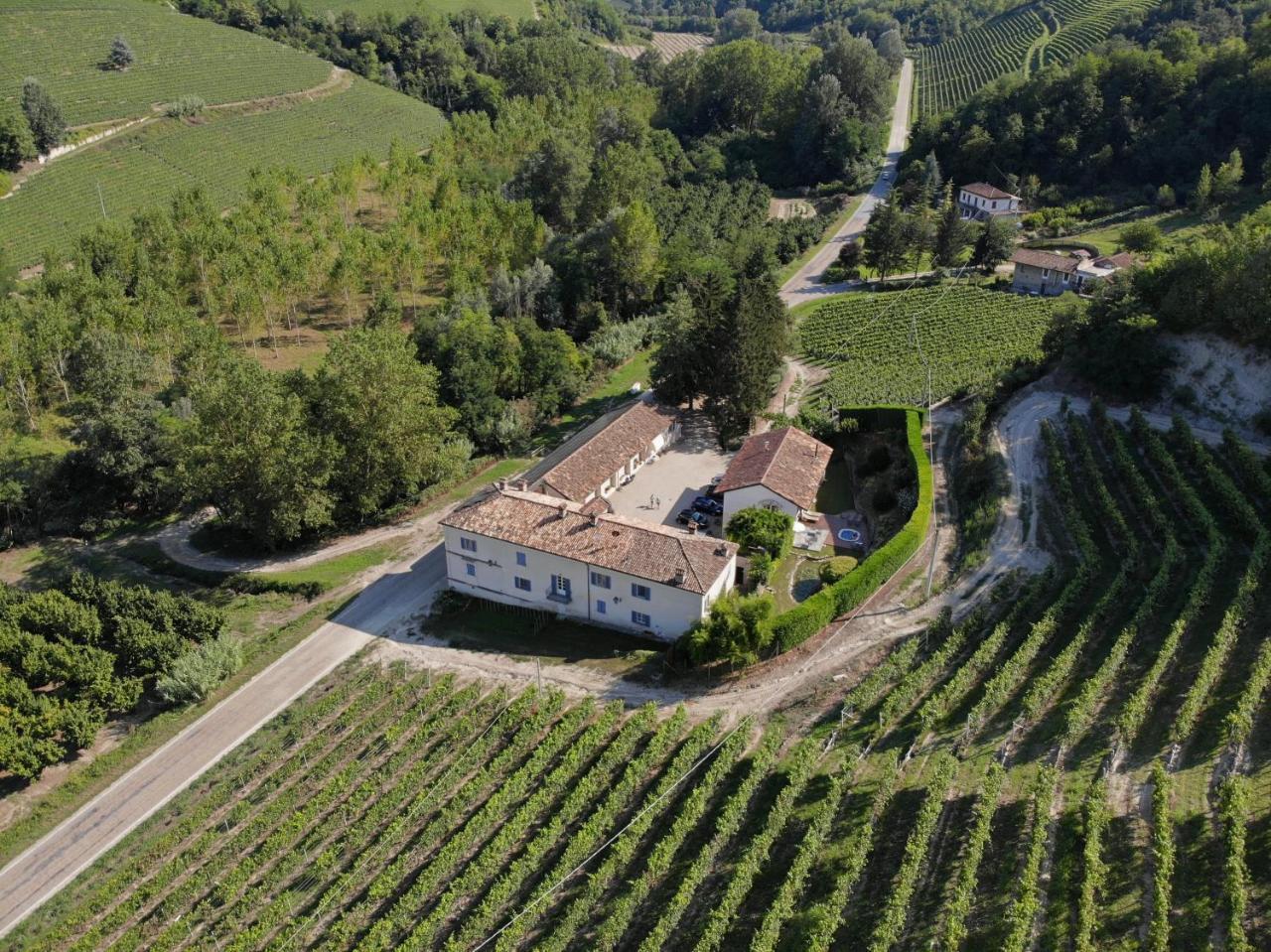 Marcarini Agriturismo Neviglie Exterior foto