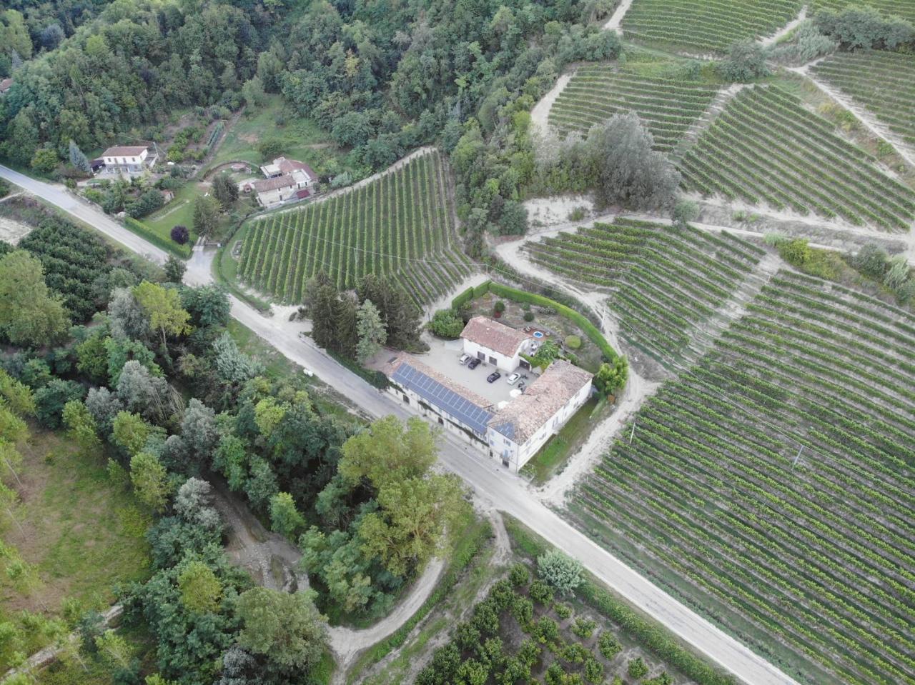 Marcarini Agriturismo Neviglie Exterior foto