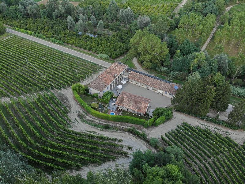 Marcarini Agriturismo Neviglie Exterior foto